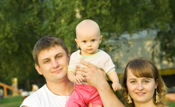 Šťastná rodina ze tří — Stock fotografie