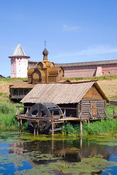 Water molen tegen redder-euthimiev klooster — Stockfoto
