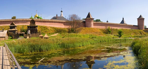 Mosteiro-fortaleza em Suzdal — Fotografia de Stock