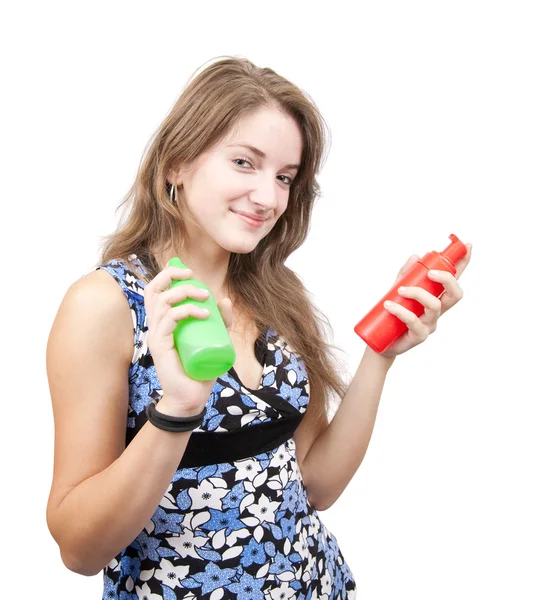 Menina de cabelos longos com spray de produtos de higiene pessoal — Fotografia de Stock