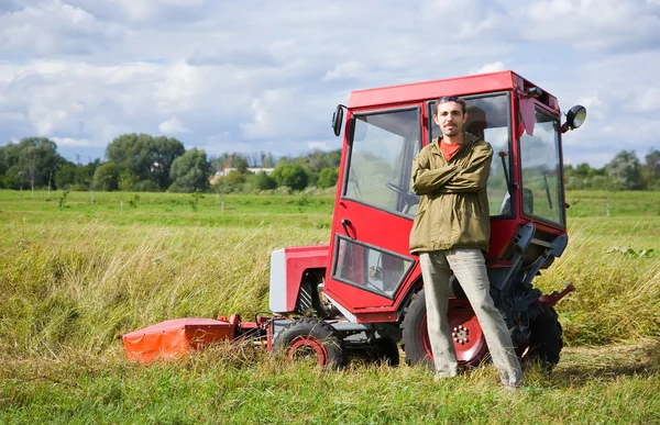 Farm worker with tractor — Stock Photo, Image