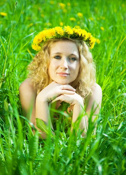 Blonde girl in dandelion wreath — Stock Photo, Image