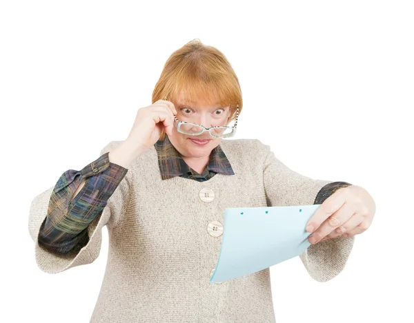 Astonished senior woman reading a paper — Stock Photo, Image