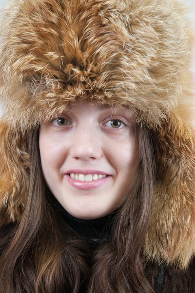 Retrato de menina em boné de raposa — Fotografia de Stock