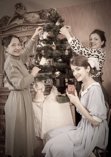 Vintage photo of Family decorating Christmas — Stock Photo, Image