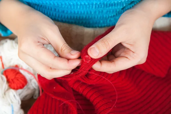 Woman hands sewing a button — Stock Photo, Image
