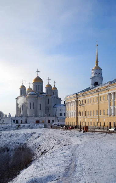 Die Kathedrale der Himmelfahrt bei Wladimir im Winter — Stockfoto