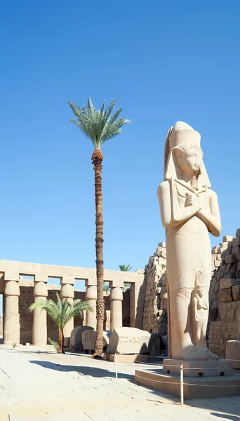 카르나크 신전에서 룩 소 르, 이집트의 람 세스 2 세의 동상 — 스톡 사진