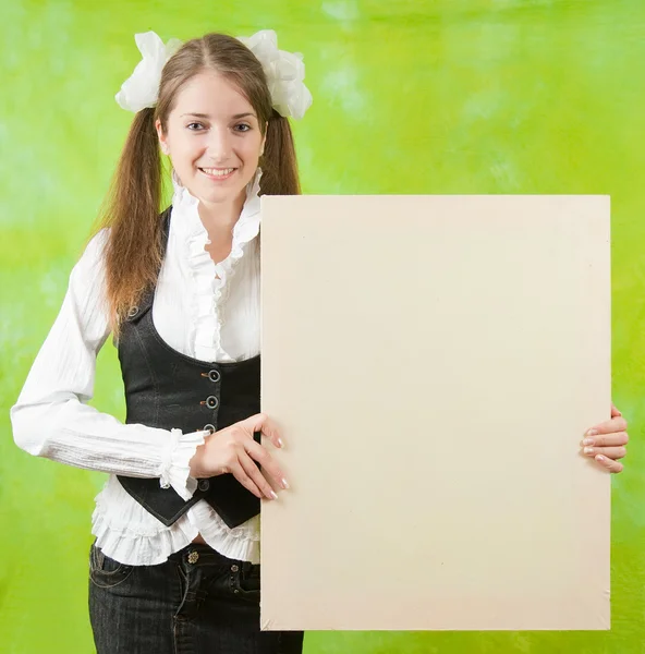 Chica sosteniendo lienzo en blanco —  Fotos de Stock