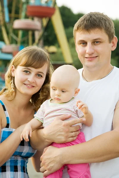Baba ve anne ile bebek — Stok fotoğraf