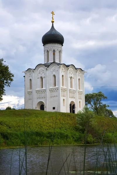 Церква Покрова на річці nerl — стокове фото