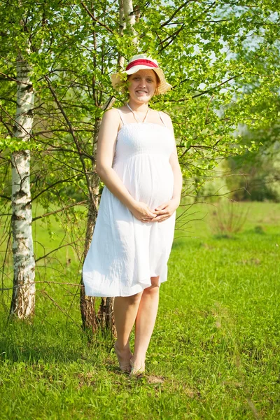 6 ay hamile kadın — Stok fotoğraf