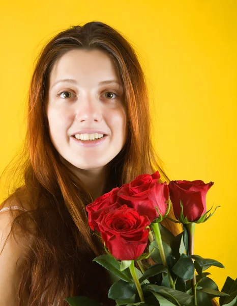Menina beleza com rosas — Fotografia de Stock