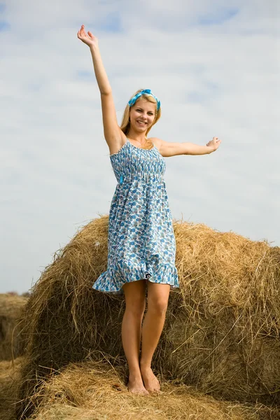 Girl standing on hay — Stock Photo, Image