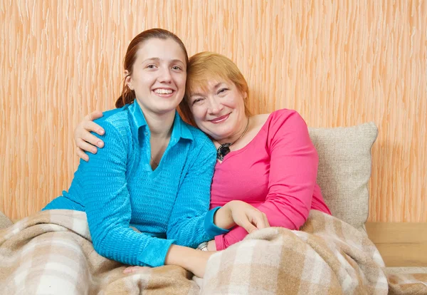 Woman and her adult daughter — Stock Photo, Image