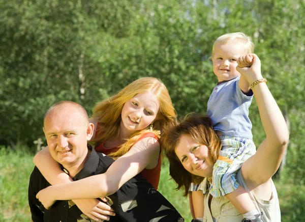気の狂ったの幸せな家族 — ストック写真