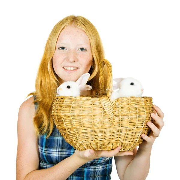 Menina adolescente com coelhos — Fotografia de Stock