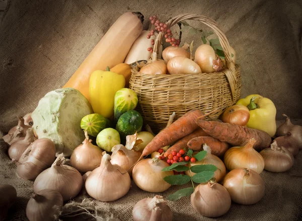 Vegetables on sacking — Stock Photo, Image