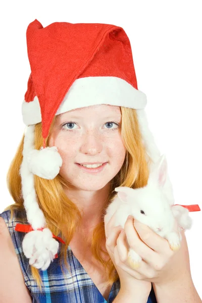 Mädchen mit Weihnachtsmütze und Haustier Kaninchen — Stockfoto