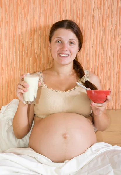 Portrait Pregnant Woman Glass Milk Yoghurt — Stock Photo, Image