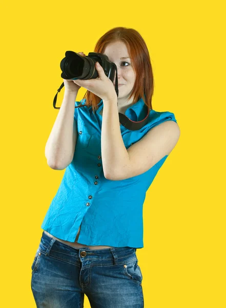 Vrouwelijke fotografe met camera — Stockfoto