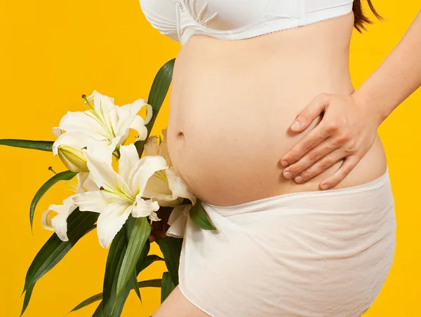 Vientre Meses Mujer Embarazada Sobre Amarillo —  Fotos de Stock