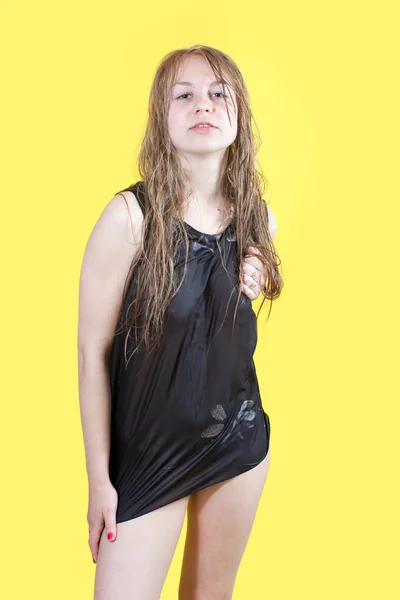 Сексуальная девушка в мокром — стоковое фото