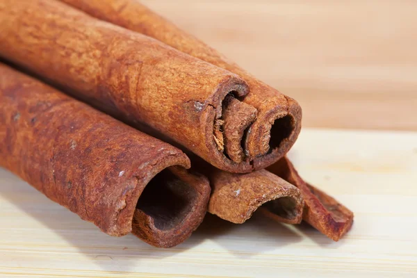 Cinnamon Bark Wooden Surface Table — Stock Photo, Image