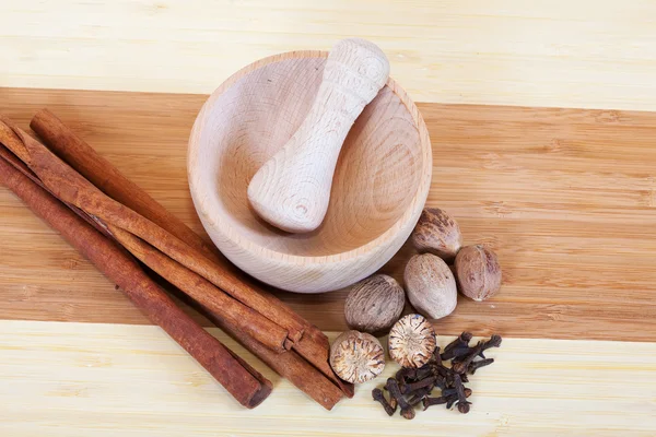 Various natural spices with pestle and mortar — Stock Photo, Image