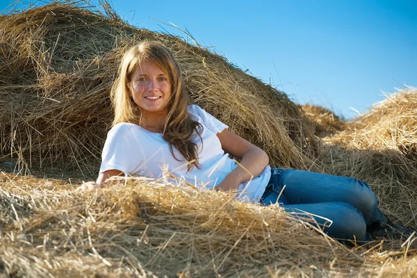 Beautiful Girl Enjoying Nature Fresh Straw — Stock Photo, Image