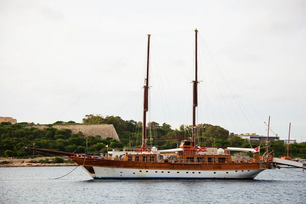 Jacht Sliemie Greckiego Przeciwko Wyspę Manoel Malta — Zdjęcie stockowe