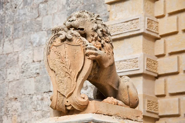 Lew z godłem miasta mdina — Zdjęcie stockowe
