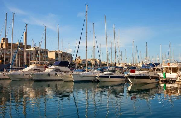 Yachts lying at harbour — Stock Photo, Image