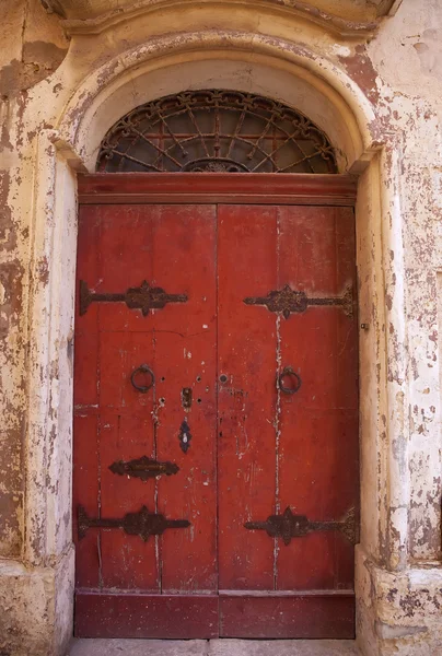 Porta di legno rosso — Foto Stock