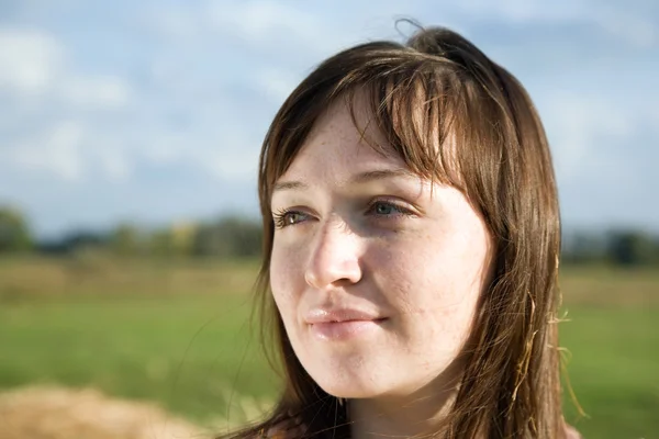 Portret Van Gewone Meisje Buiten Zomer — Stockfoto