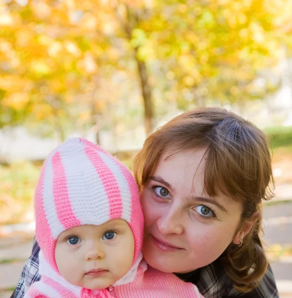 작은 아기와 엄마 — 스톡 사진