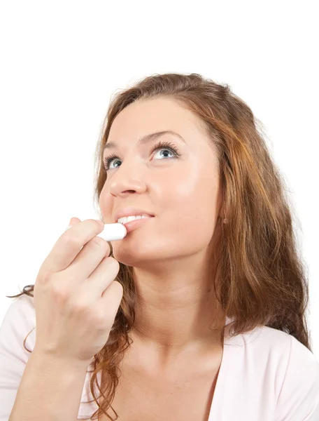 Meisje lippenstift toe te passen over Wit — Stockfoto