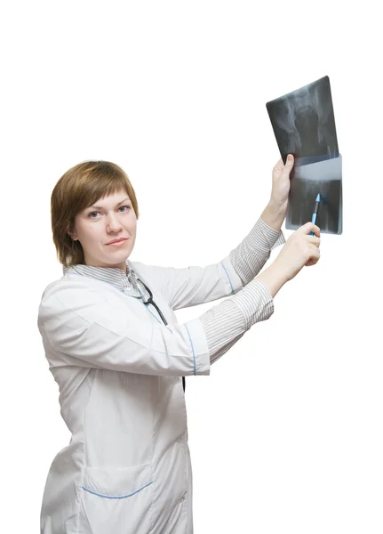 Ženský lékař při pohledu na rentgen — Stock fotografie