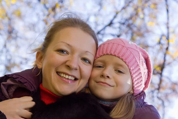 Happy Woman Her Daughter Autumn Park — Stock Photo, Image