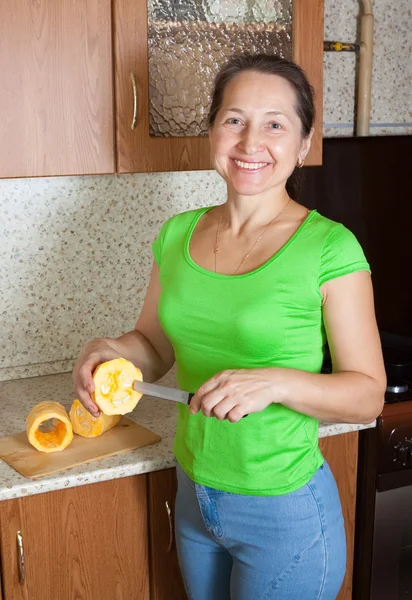 Woman making stuffed vegetable marrow — Stock Photo, Image