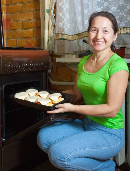 Woman Roasting Stuffed Vegetable Marrow Pan Oven See Series Stages — Stock Photo, Image