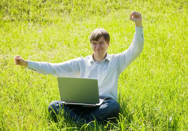 Man with laptop outdoor — Stock Photo, Image