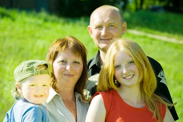 Família a partir de quatro — Fotografia de Stock