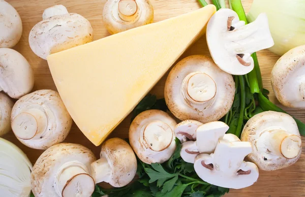 Cogumelo Champignon com queijo — Fotografia de Stock