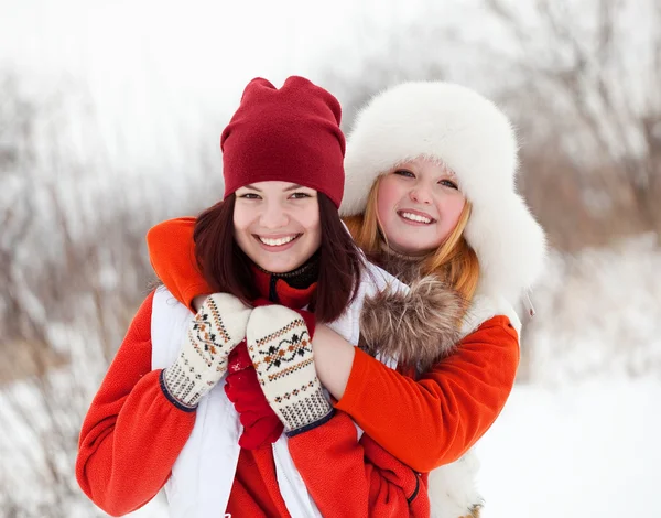 Girls in winter park — Stock Photo, Image