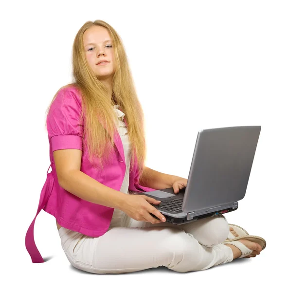 年轻漂亮的姑娘用的笔记本电脑 白上孤立 — 图库照片