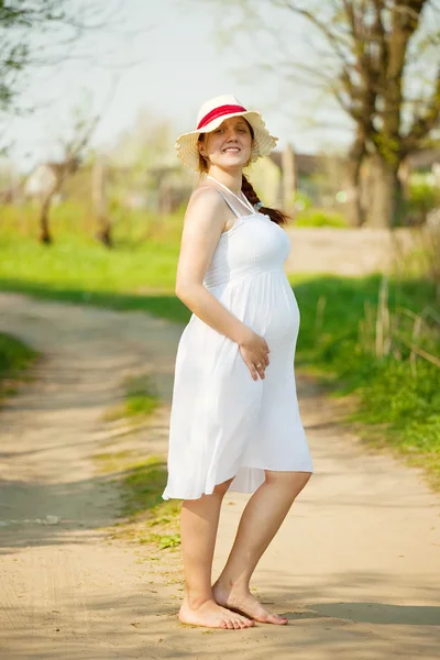Retrato Una Mujer Embarazada Meses Carretera Verano —  Fotos de Stock