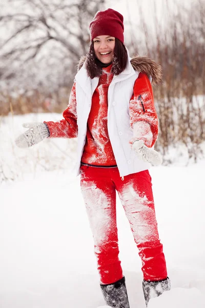 Portrait de jeune femme en hiver — Photo