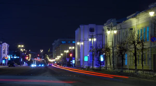 冬天的街道夜观natt syn på vintriga street — Stockfoto