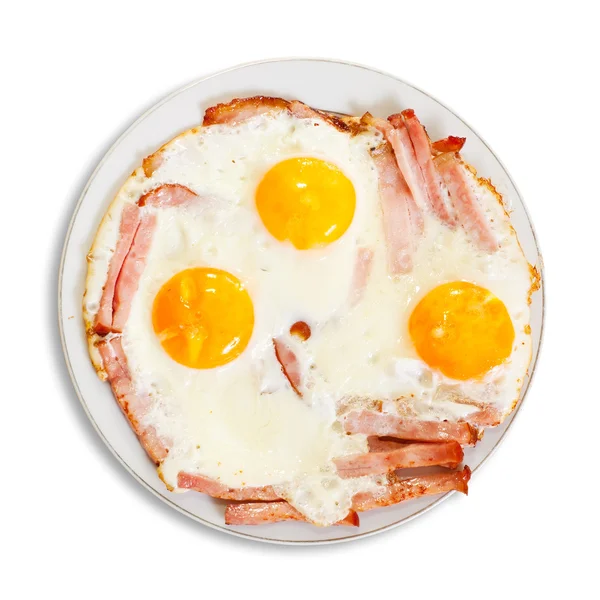 Τηγανητά Αυγά Μπέικον Στο Πιάτο Απομονωθεί Λευκό — Φωτογραφία Αρχείου